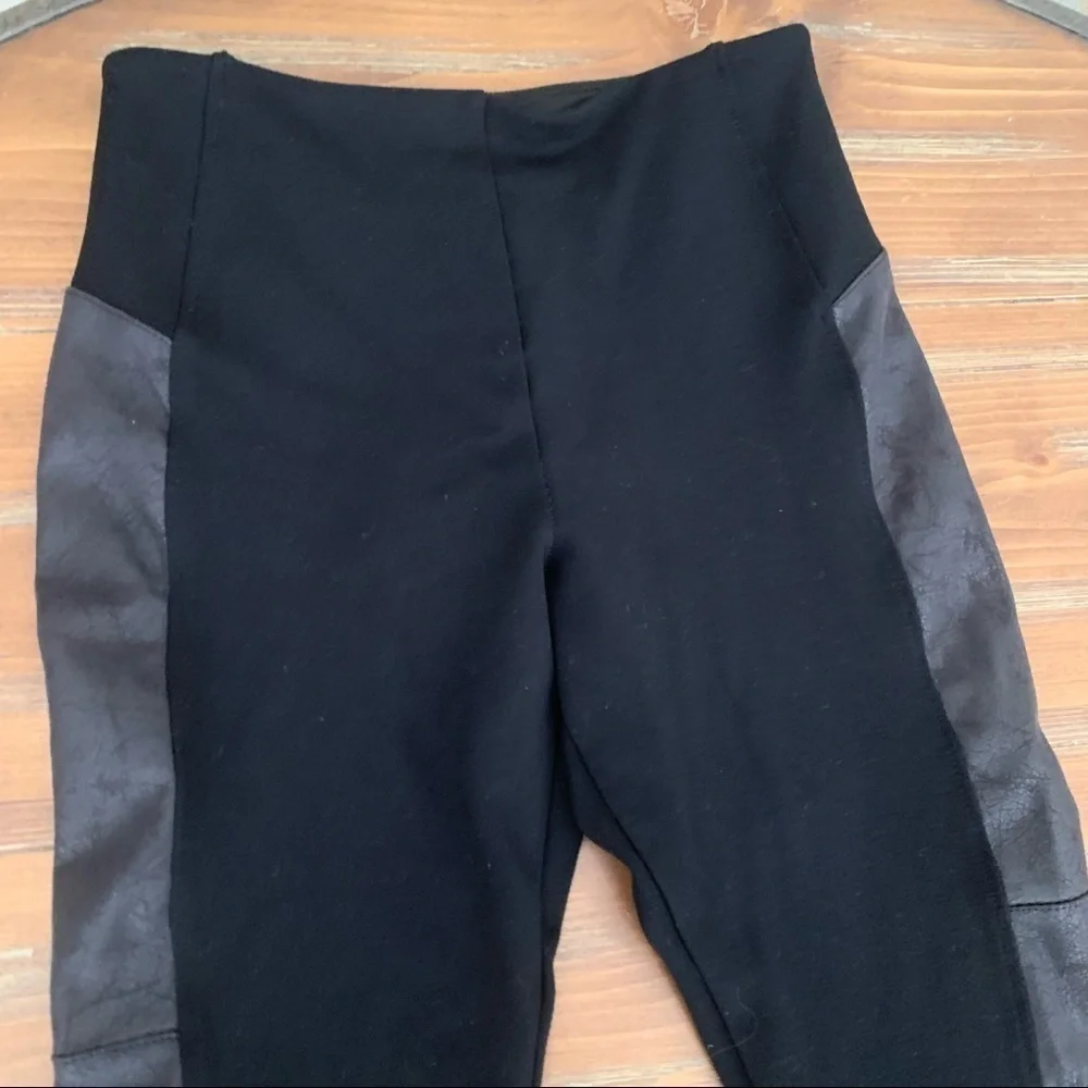 Lysse Black Leggings Faux Leather Panels. XS - Picture 7 of 7